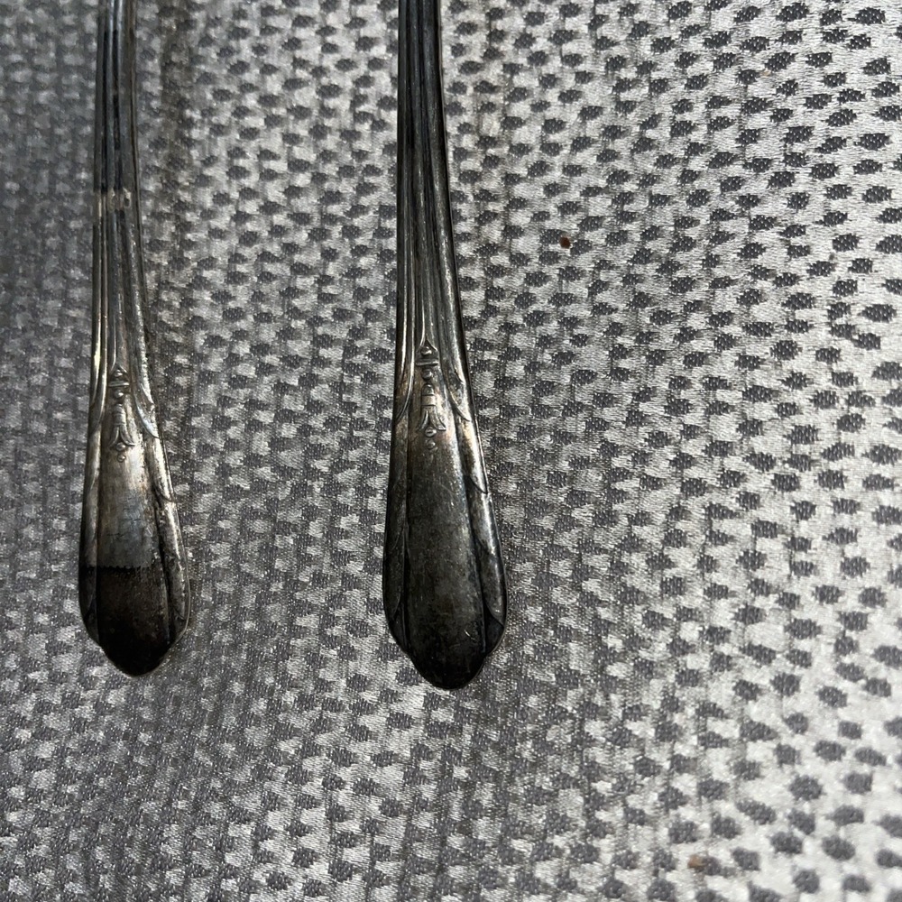 2 Oneida LYNNWOOD Silver-plate Serving Spoons Need Polished - Picture 3 of 11